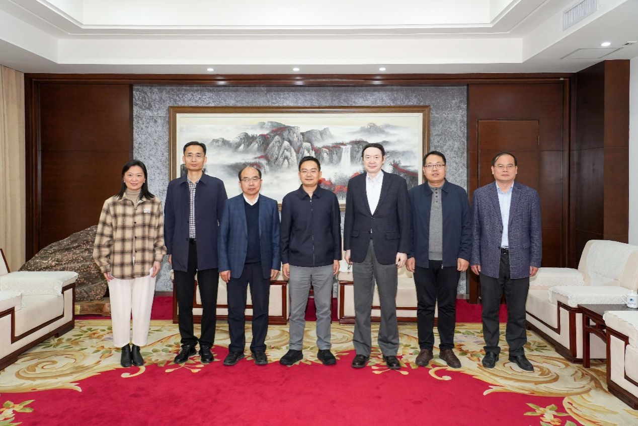 一群人站在地毯上AI 生成的内容可能不正确。